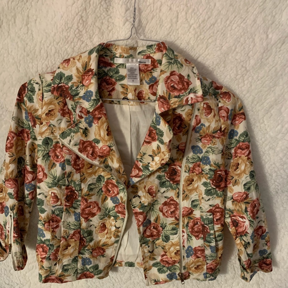 Super cute floral jacket!!
